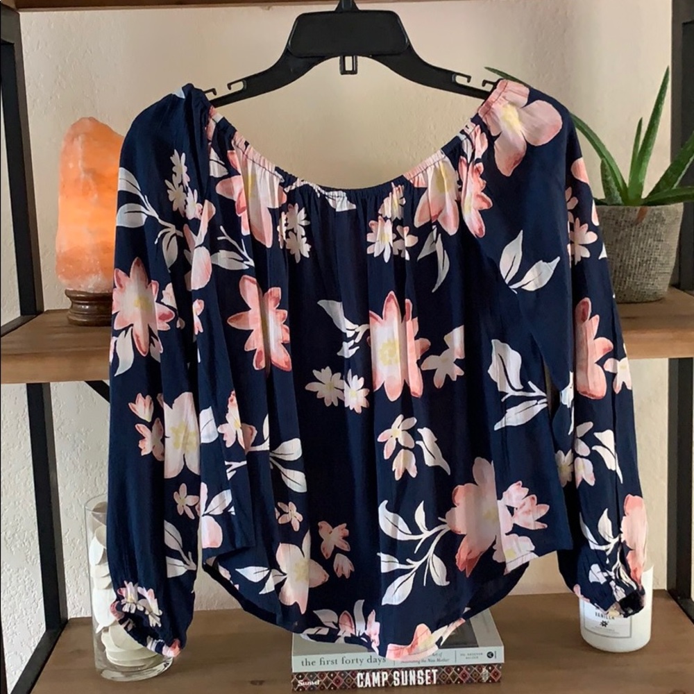 Billabong off the shoulder top. Size S. NWOT.
